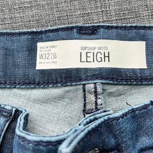 Leigh jeans from Topshop in 32 x 30. Skinny fit.